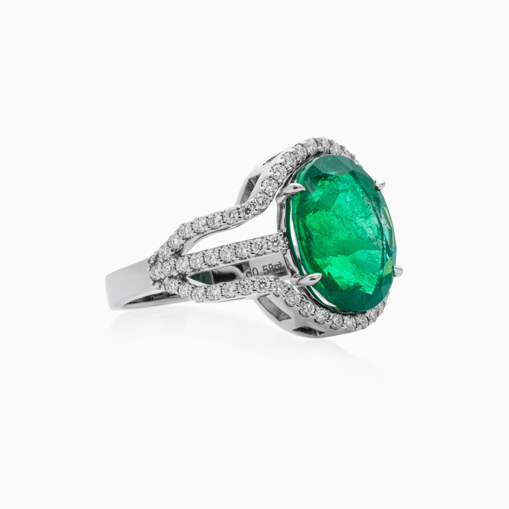 Pierścionek z białego złota ze szmaragdem - 4,50 ct i diamentami - 0,50 ct - próba - 750